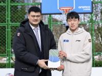乐鱼体育app-美媒晒杨瀚森约基奇夏联对比:除篮板外杨瀚森全面领先