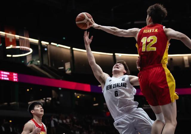 包含中国U19男篮遭三连败输49分淘汰赛对阵新西兰的词条